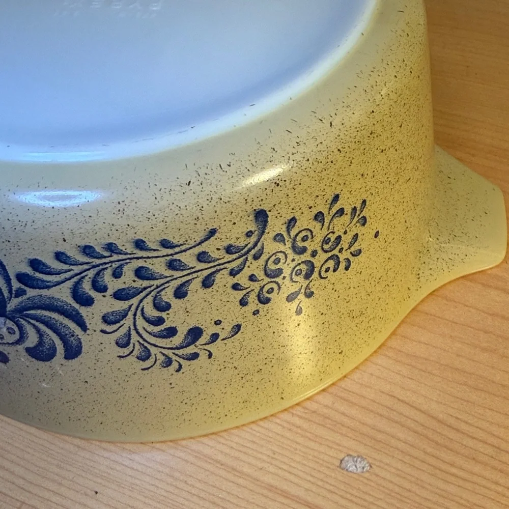 Vintage 1976 Pyrex Homestead 2.5 Qt Casserole Bowl 475-B Tan & Blue – Made in US